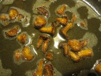 Chanterelles in butter.JPG